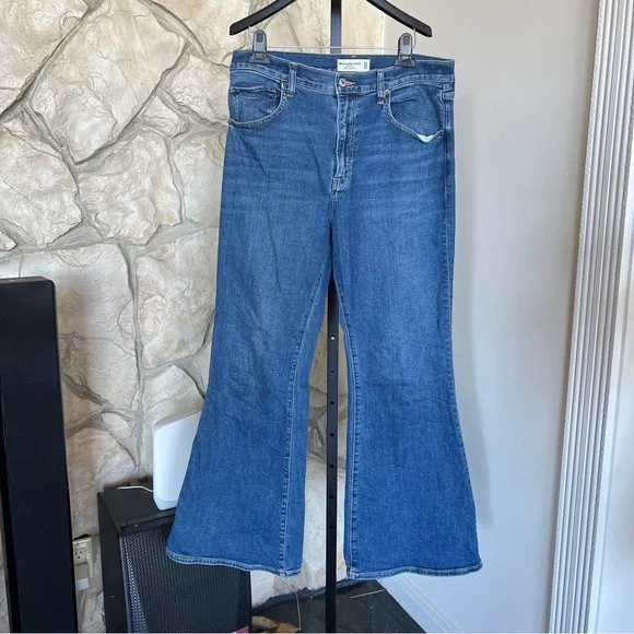 Abercrombie & Fitch Ultra High Rise Stretch Flare Jean - Picture 2 of 4